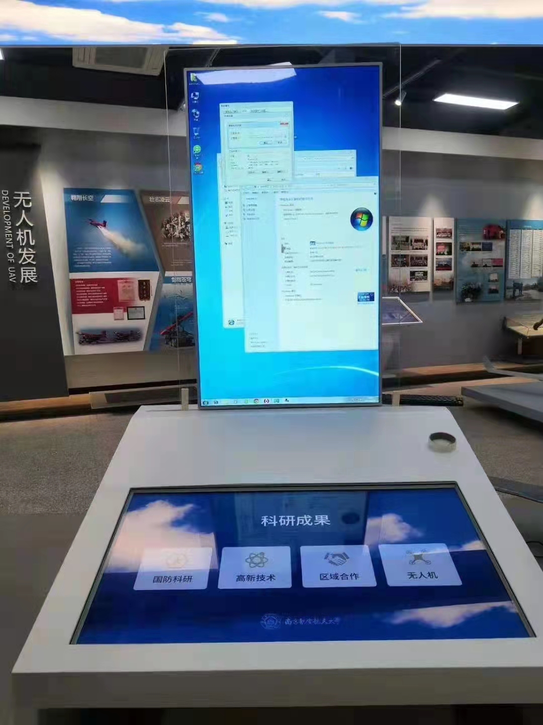 数字标牌2--吊装屏