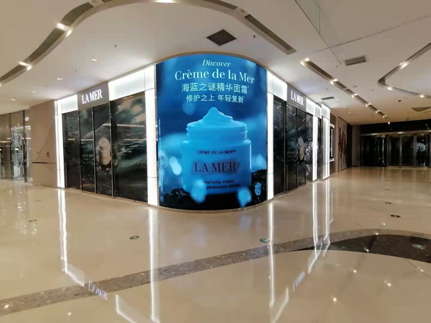 商场创意广告屏